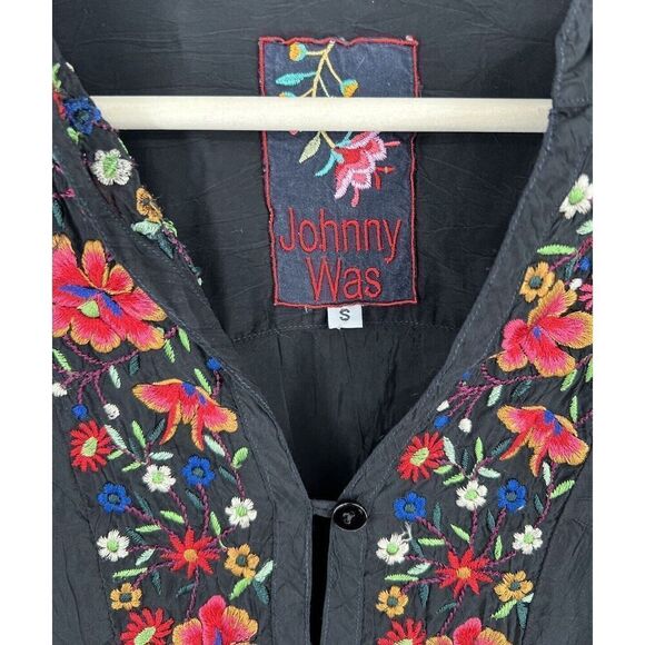 JOHNNY WAS Black Embroidered Floral Boho Artsy Tunic Blouse Size Small - Picture 3 of 5